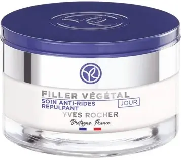 Słoik kremu przeciwzmarszczkowego Yves Rocher na dzień stoi na białym tle.