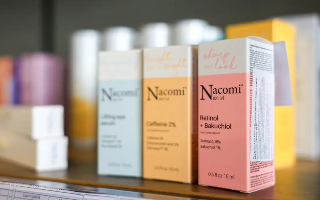 Opakowania kosmetyków Nacomi serum z retinolem i bakuchiolem
