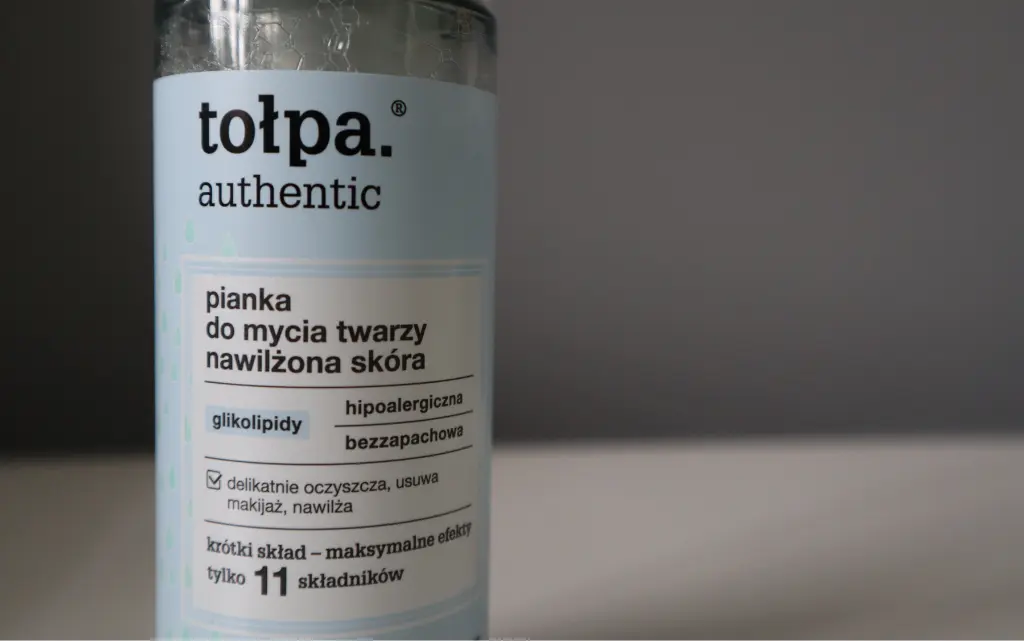 Przybliżenie na Tołpa Authentic piankę do mycia twarzy