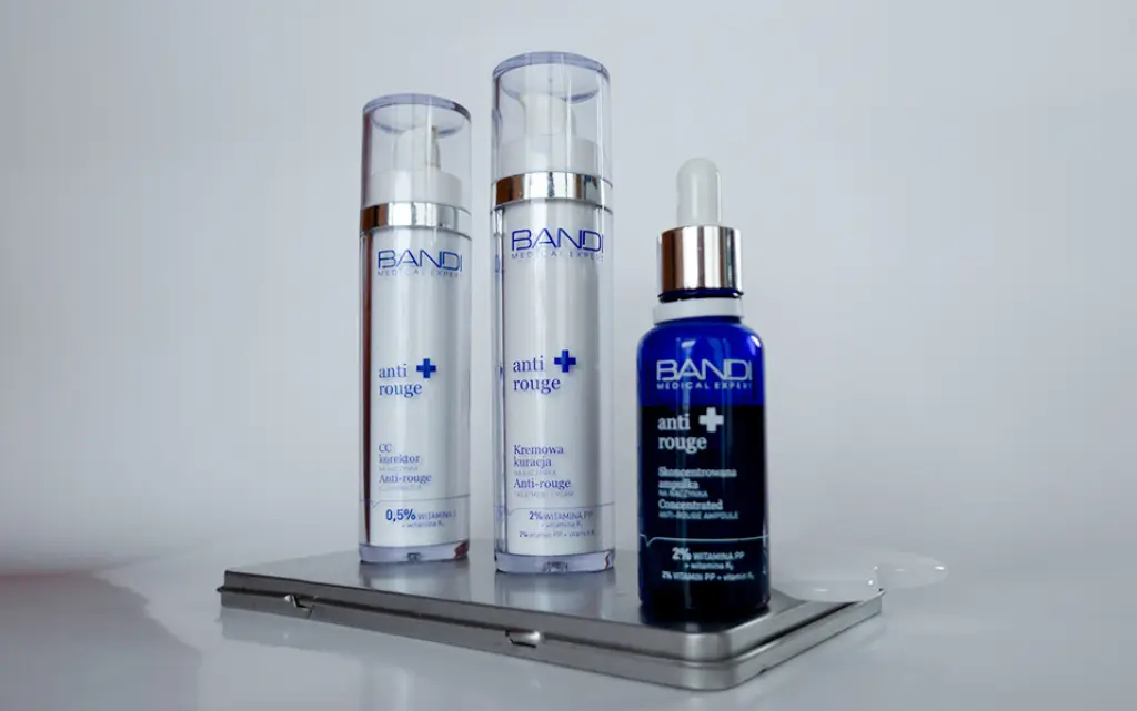 Produkty z serii Bandi Na Naczynka na metalowej podkładce - zdjęcie.