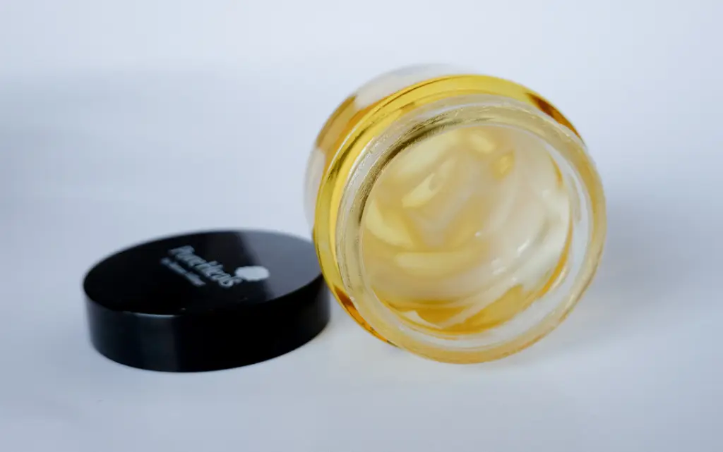 Otwarty słoiczek z Pureheals Propolis 80 - zdjęcie.