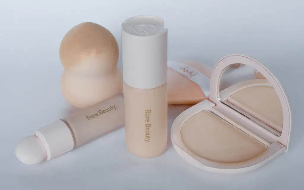 Kosmetyki z linii RareBeauty - zdjęcie
