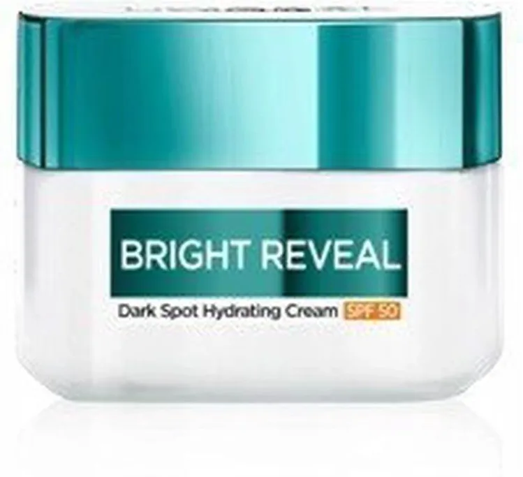 Słoik kremu Bright Reveal stoi na białym tle; turkusowa zakrętka, etykieta informuje o SPF50.