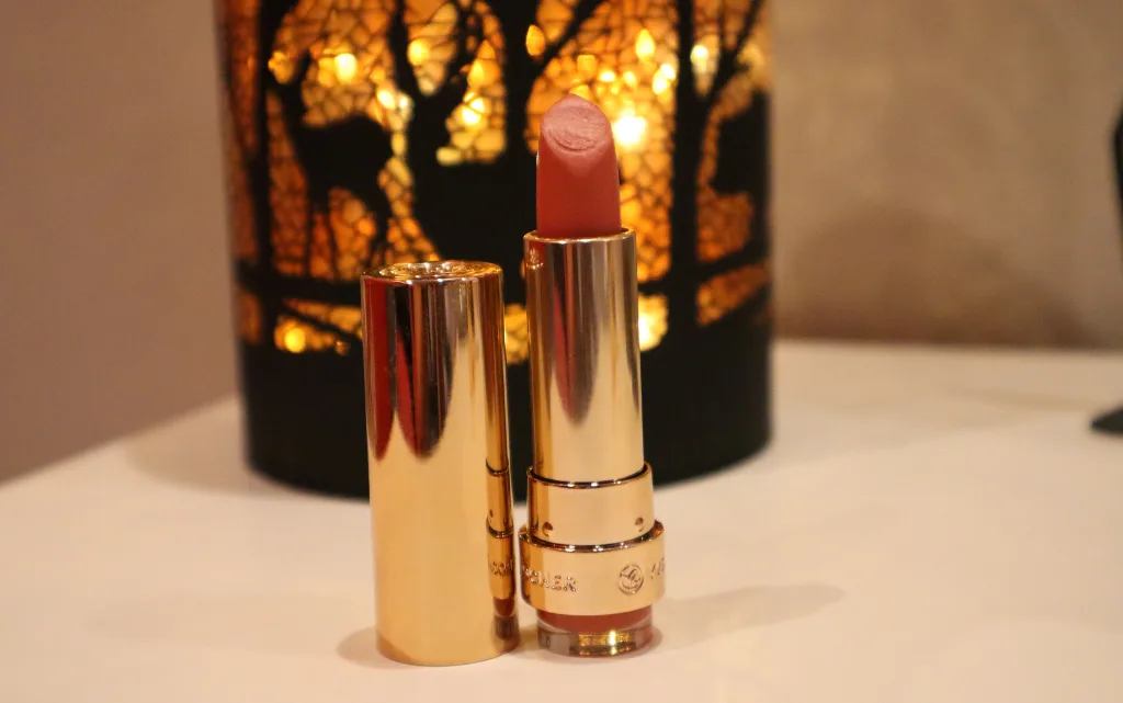 Pomadka do ust Yves Rocher Grand Rouge w kolorze 102