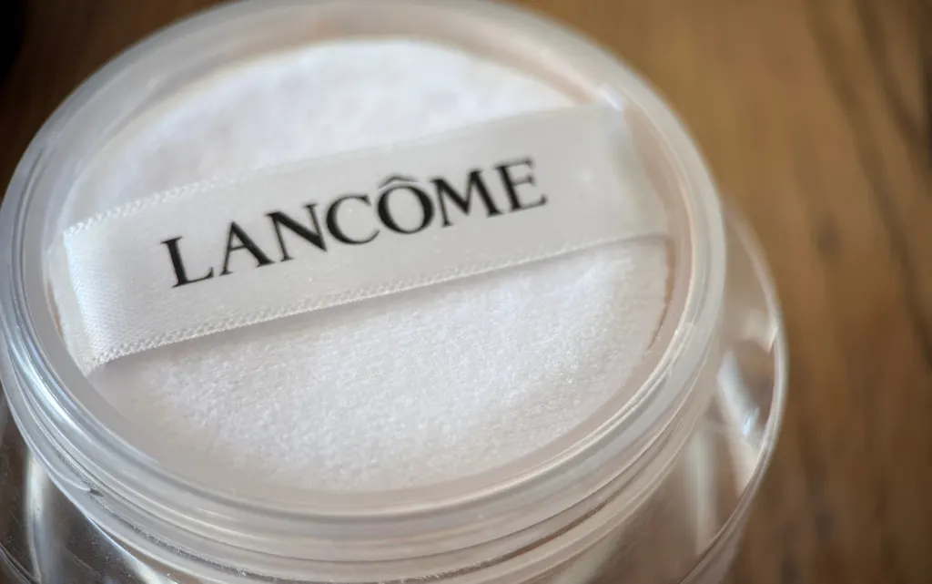 Puder Lancome Long Time No Shine - puszek - zdjęcie