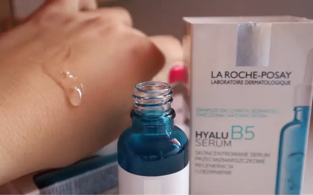 Konsystencja serum przeciwzmarszczkowe La Roche Posay Hyalu B5