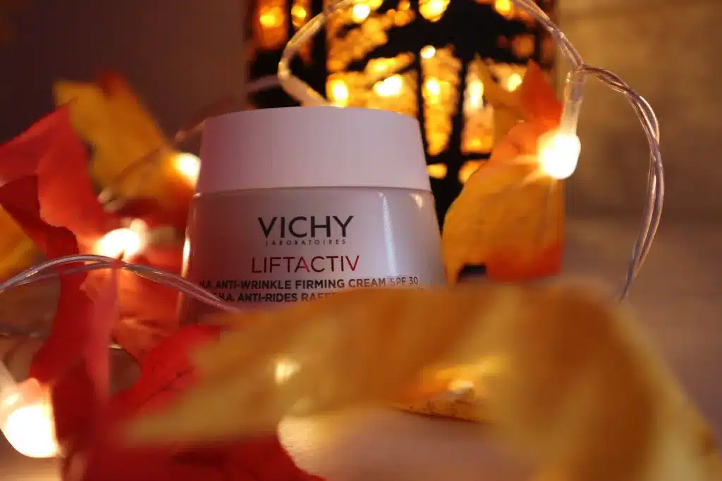 Szklany słoik kremu przeciwzmarszczkowego Vichy Liftactiv H.A.