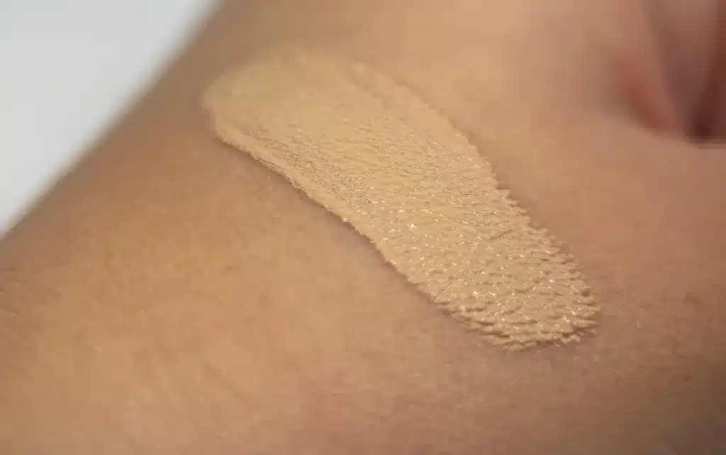 Lancôme Teint Idole Ultra Wear Care - 105W swatch - zdjęcie