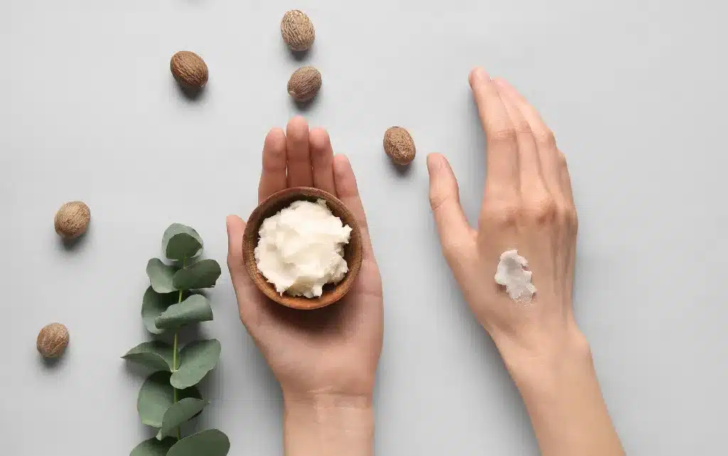 Pielęgnacja dłoni masłem shea