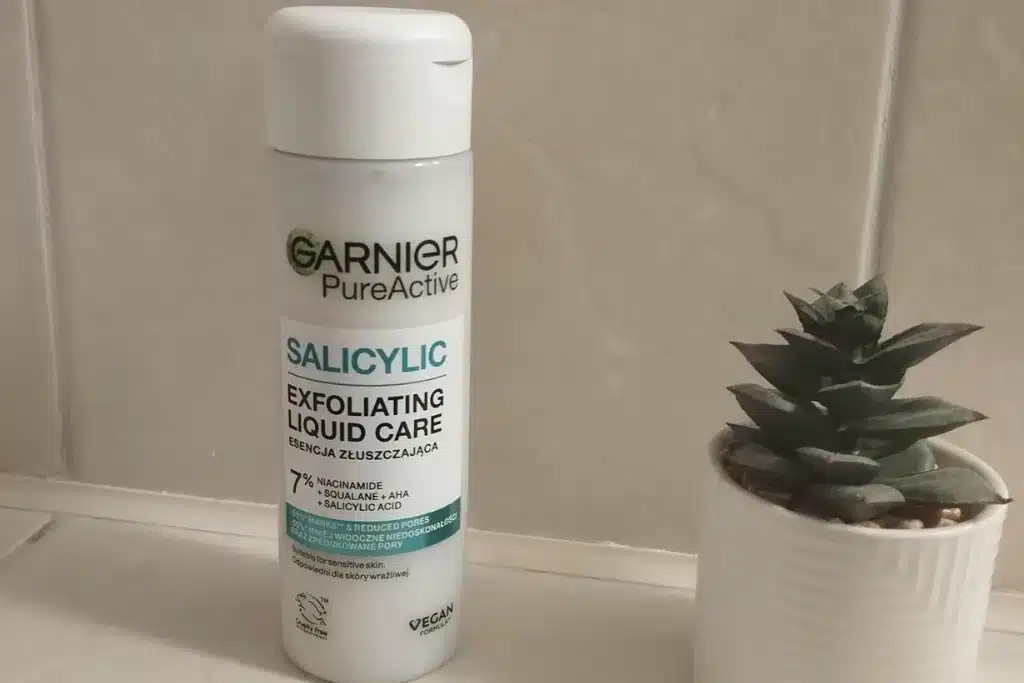 Opakowanie esencji złuszczającej Garnier Pure Active