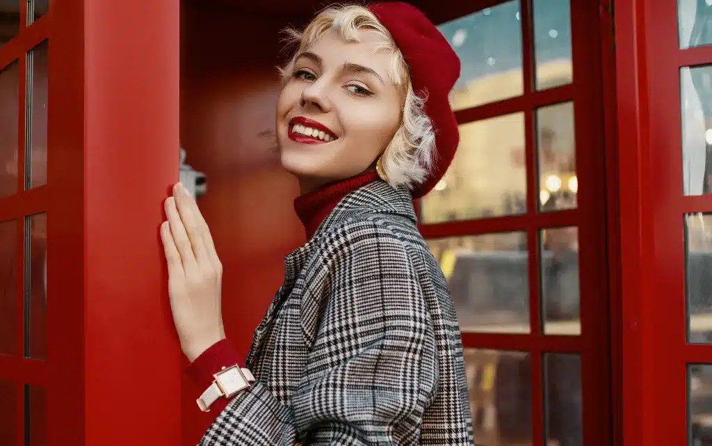 Czerwone usta z połyskiem