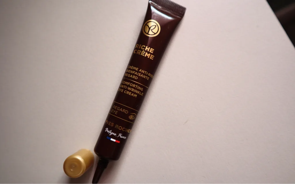 Otwarta tubka Yves Rocher Riche Crème przeciwzmarszczkowy krem regenerujący pod oczy
