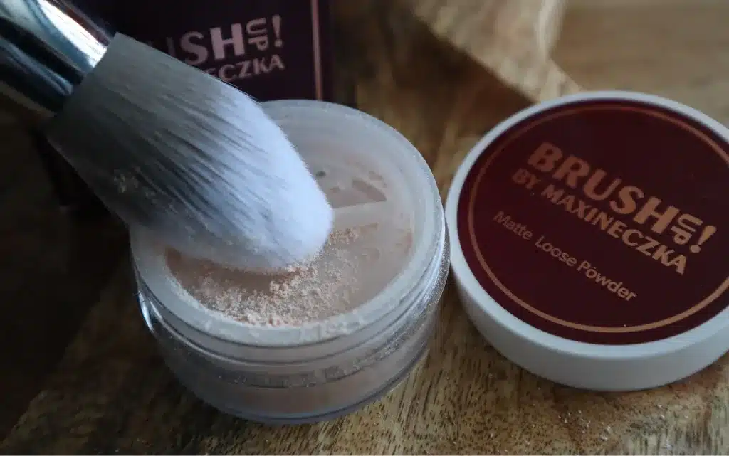 Sypki puder matowy BRUSH UP! BY MAXINECZKA grafika 2