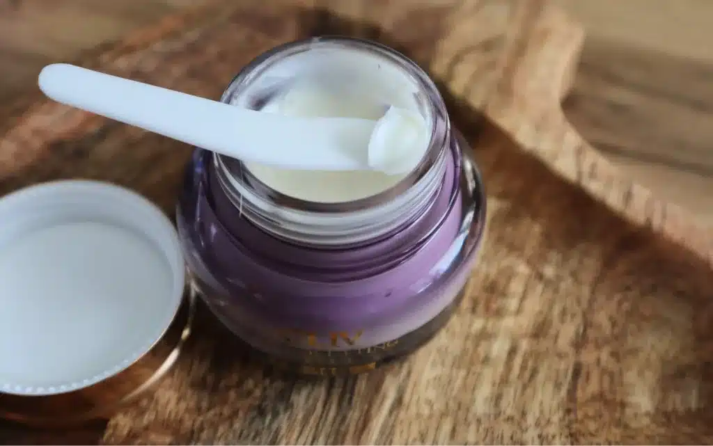 Krem do twarzy z retinolem Cliv Premium ze szpatułką do aplikacji kremu