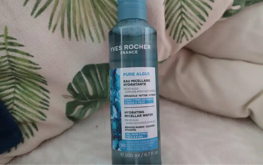 Yves Rocher Pure Algue beżowo zielonym tle