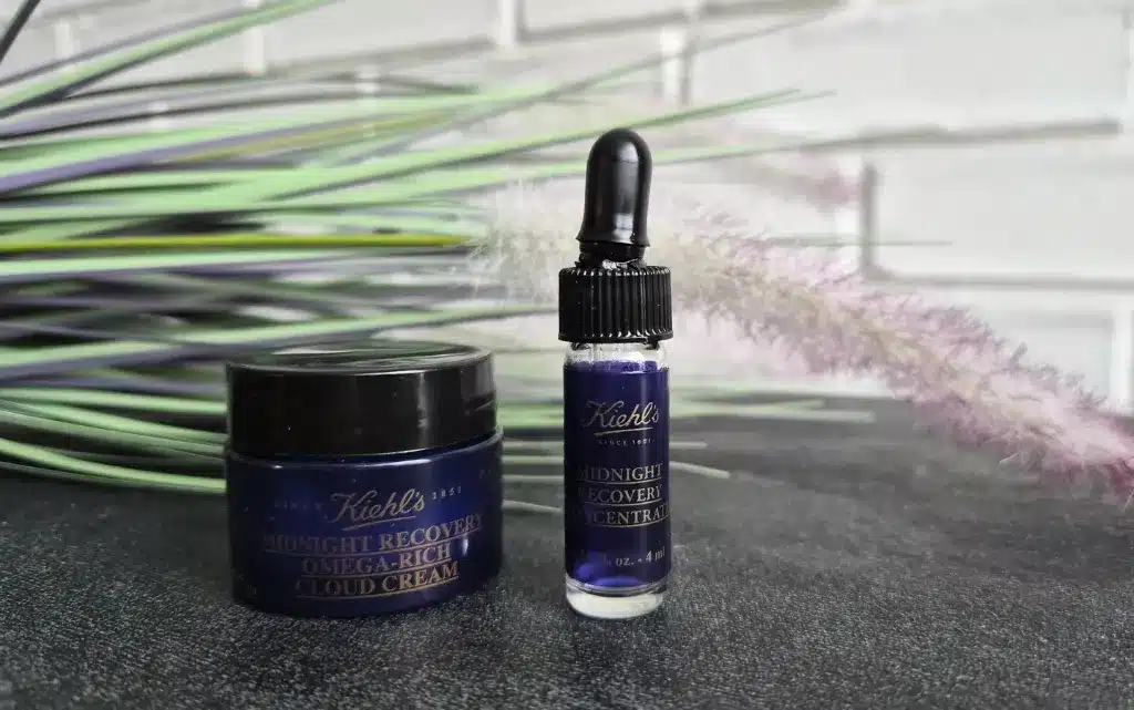 serum na noc Kiehl's Midnight Recovery Concentrate