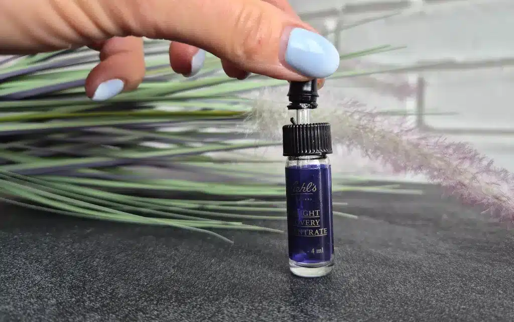 serum na noc Kiehl's Midnight Recovery Concentrate