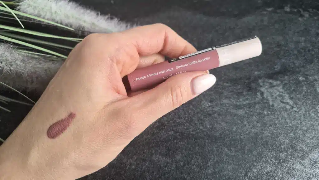 Sephora Collection Soft Matte & Easy - kolor i konsystencja