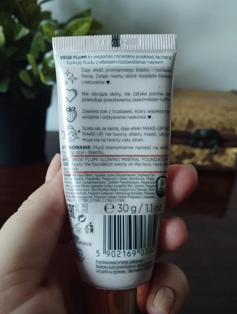 Bielenda Make-Up Academie Vege Flumi Fluid mineralny rozświetlający 01 Jasny Beż - tylne opakowanie