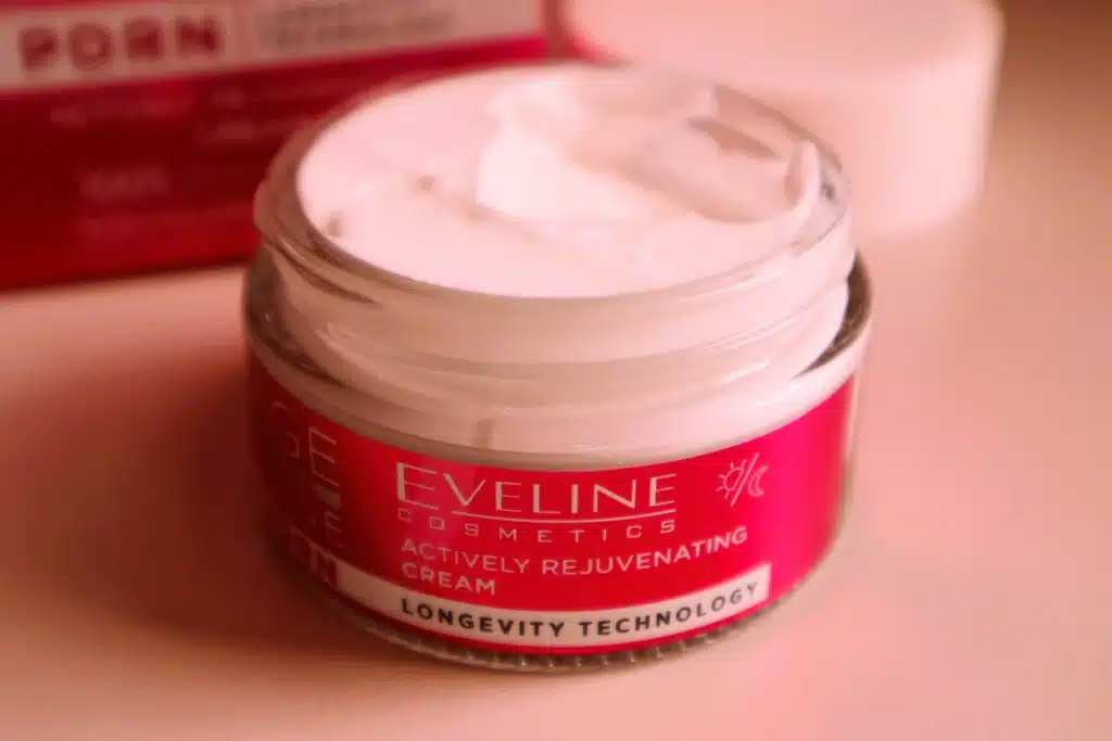 Eveline Cosmetics Age Back Code Krem do twarzy, aktywnie odmładzający, na dzień i na noc  otwarte opakowanie