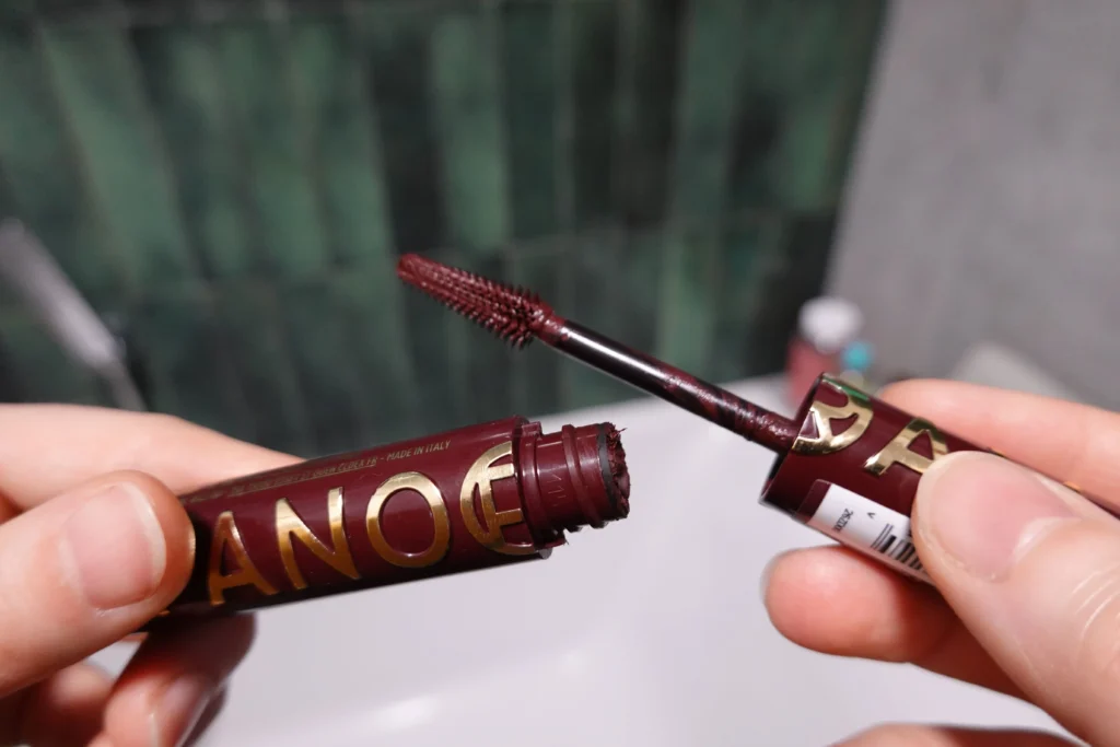 L'Oréal Paris Panorama Tusz do rzęs (Bordeaux Cashmere) - szczoteczka do aplikacji na rzęsy