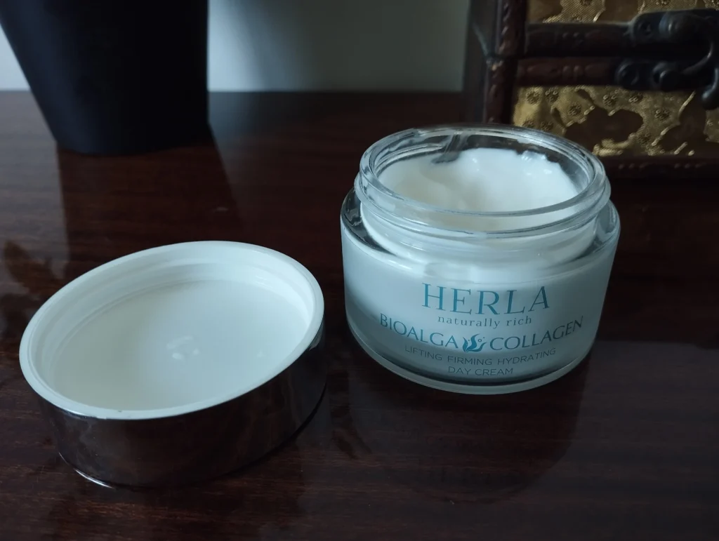 Owarte opakowanie kremu na dzień Herla BioAlga Collagen