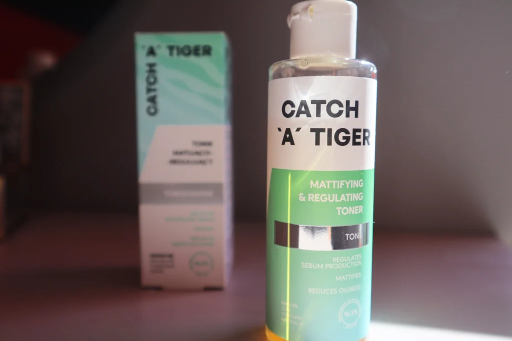 Catch a Tiger Tonik matująco-regulujący wyjęty z papierowego kartonika