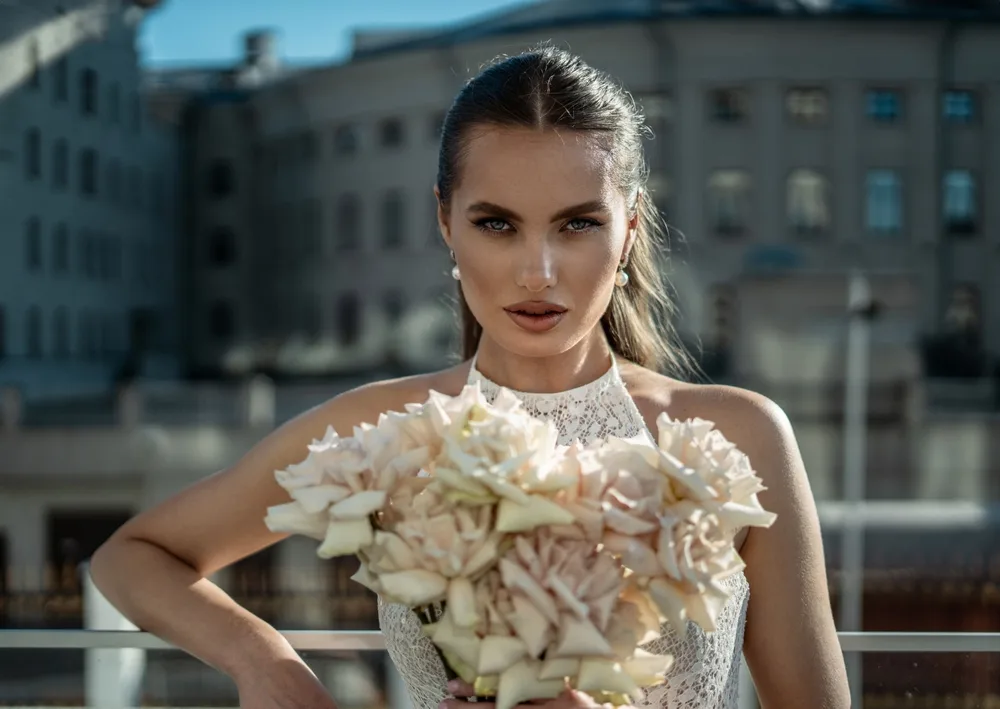 Wyrazisty, mocny makijaż na wesele na jesień