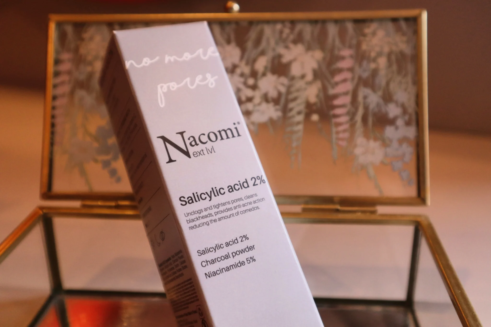 Nacomi Next Level Kwas salicylowy 2% w papierowym kartoniku w szklanej szkatułce