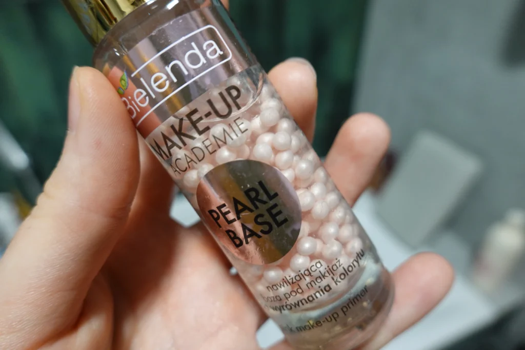 Różowa baza pod makijaż Bielenda Make-Up Academie Pearl Base - zbliżenie na opakowanie