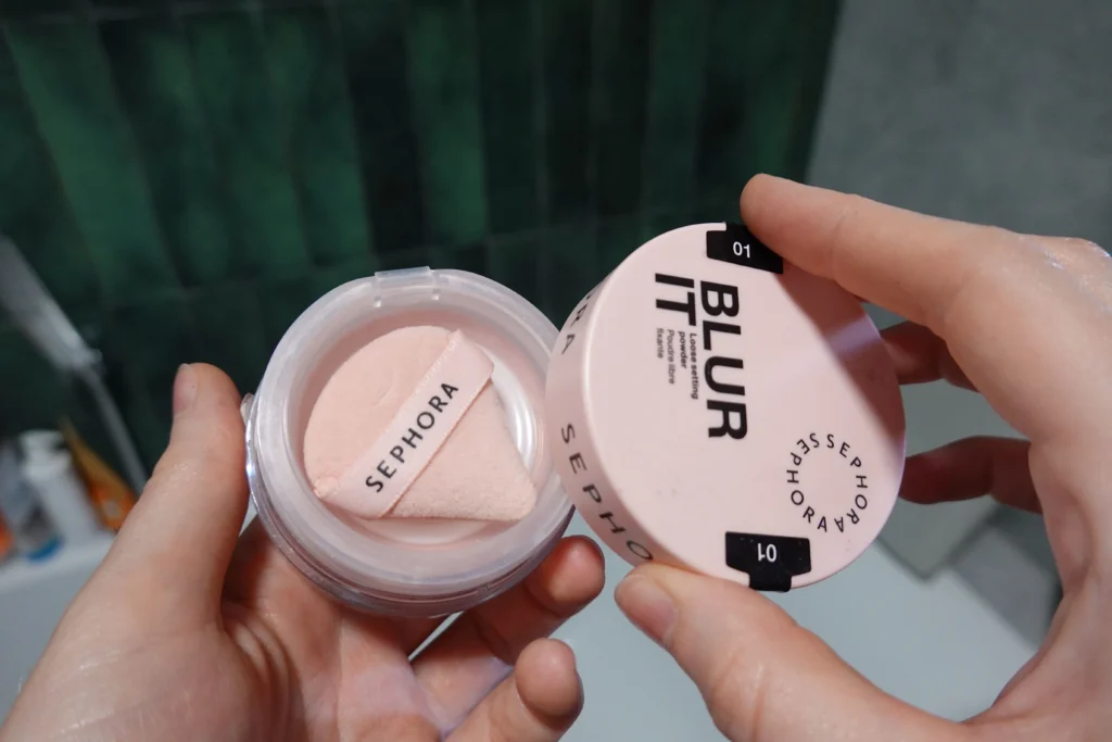 Sephora Collection Blur It Sypki Puder Utrwalający otworzone opakowanie z puszkiem
