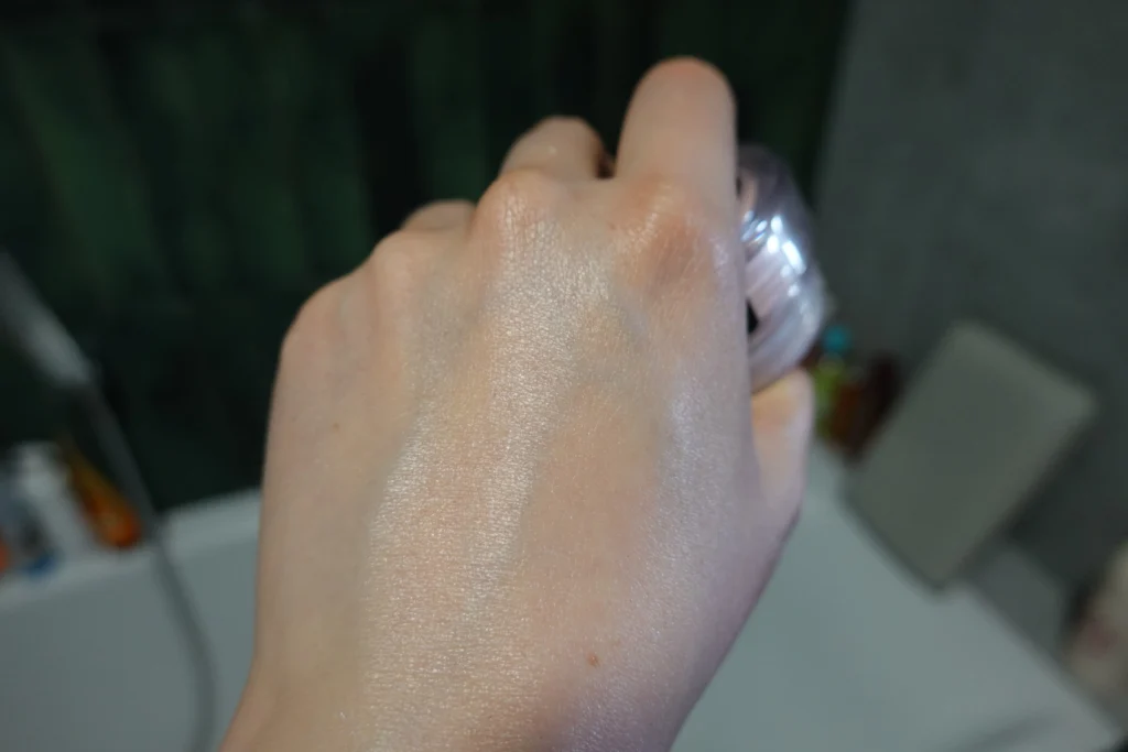 Sephora Collection Blur It Sypki Puder Utrwalający - efekt na skórze
