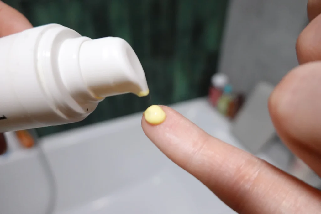 Geek & Gorgeous A-Game 5 — serum z 0,05% Retinalu - kolor i konsystencja