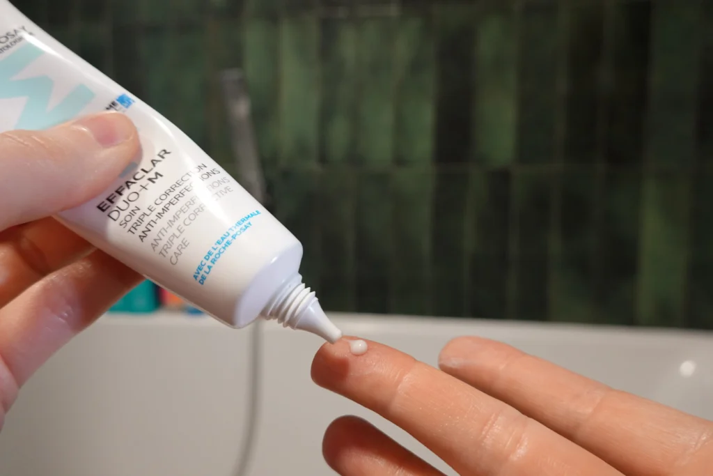 La Roche-Posay Effaclar Duo+M - punktowa aplikacja na skórę i aplikator
