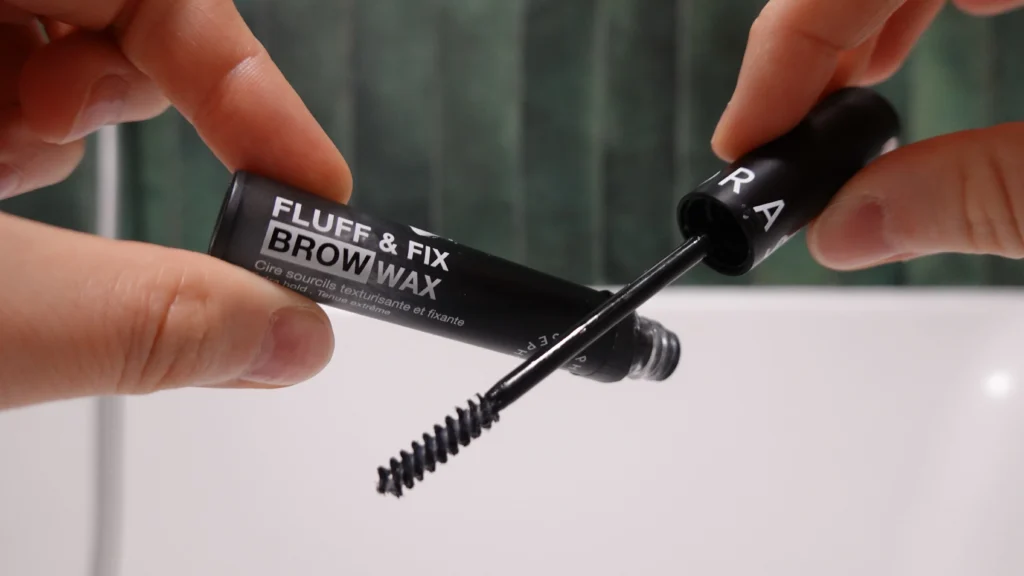 wosk do brwi od Sephora Collection - szczoteczka do nakładania produktu