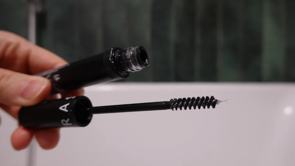  wosk do brwi od Sephora Collection - zbliżenie na szczoteczkę do brwi